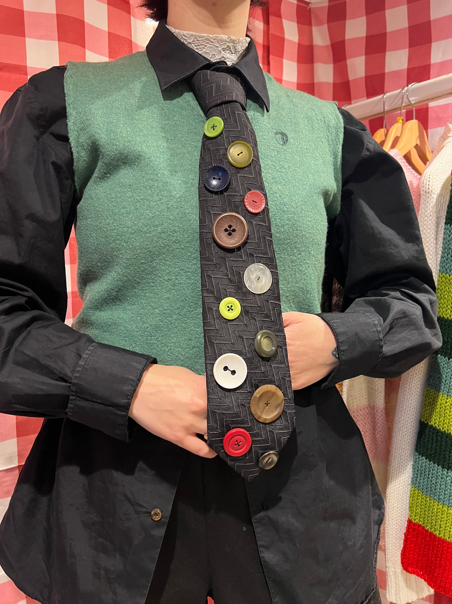 Button tie