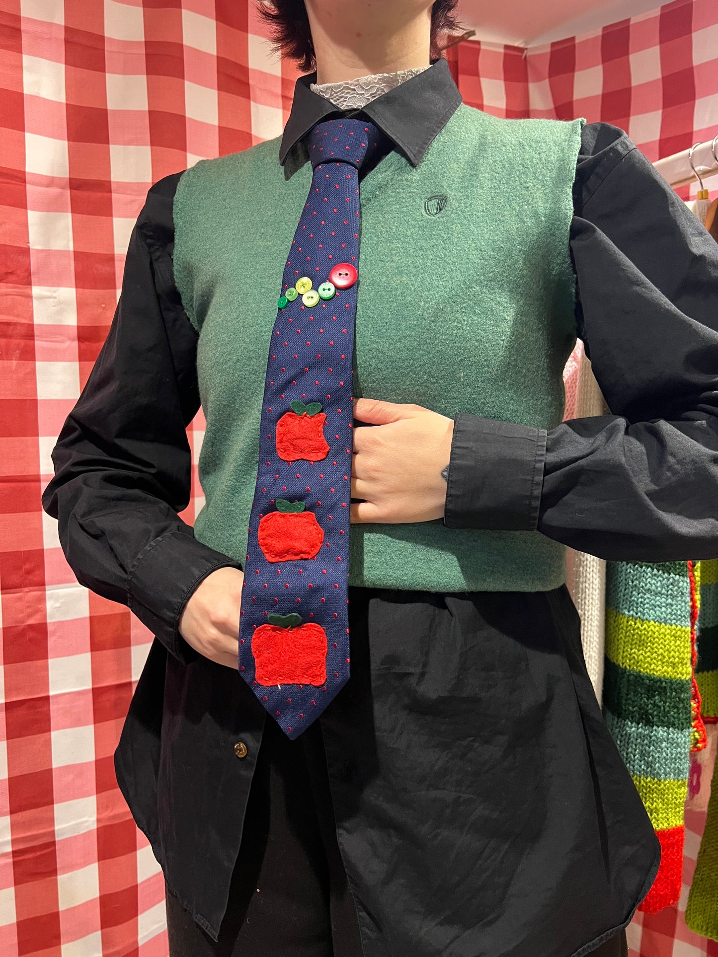 Caterpillar tie