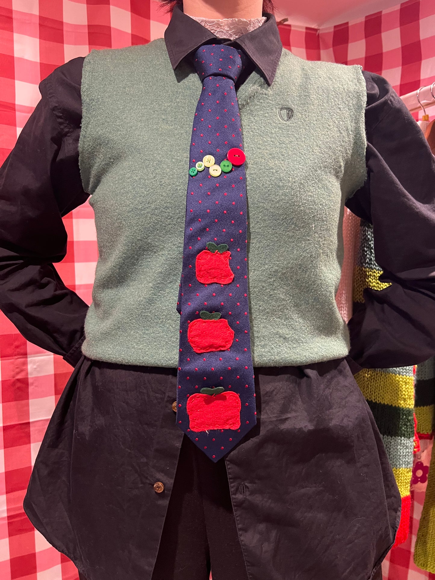 Caterpillar tie