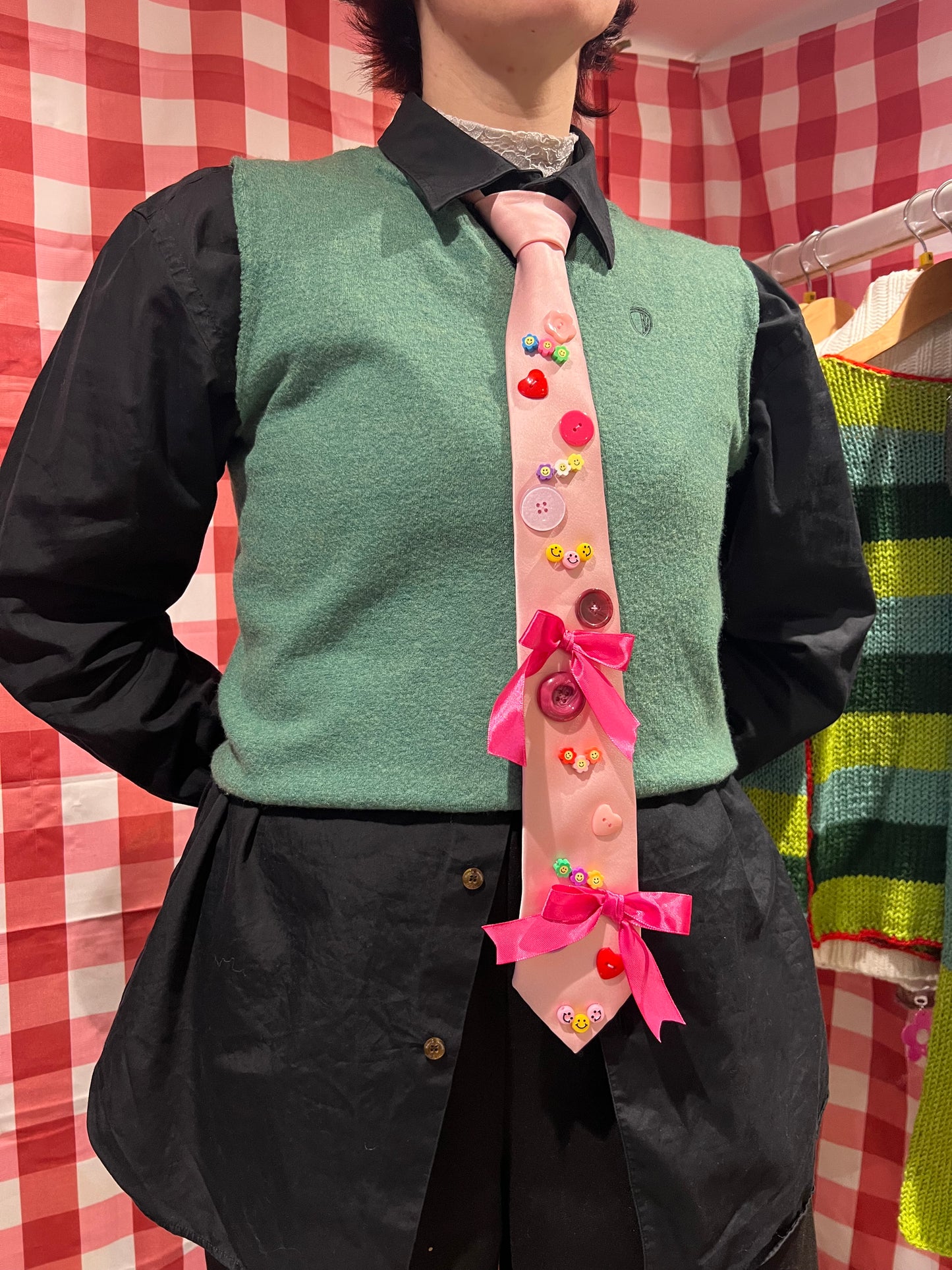 Pink cluttered tie