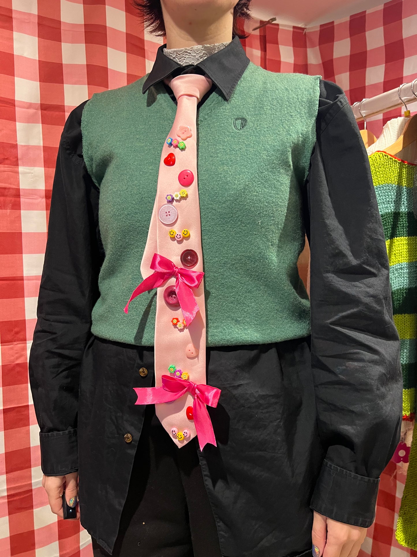 Pink cluttered tie