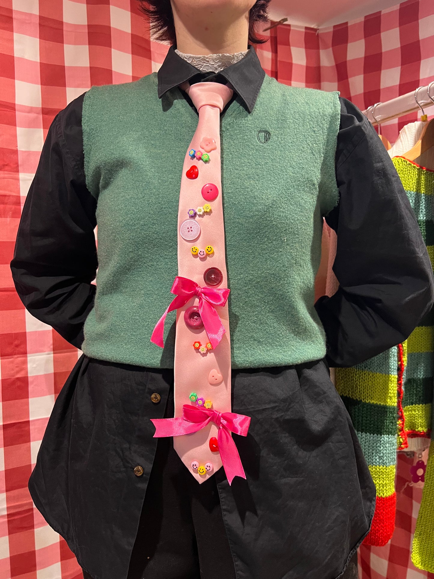 Pink cluttered tie