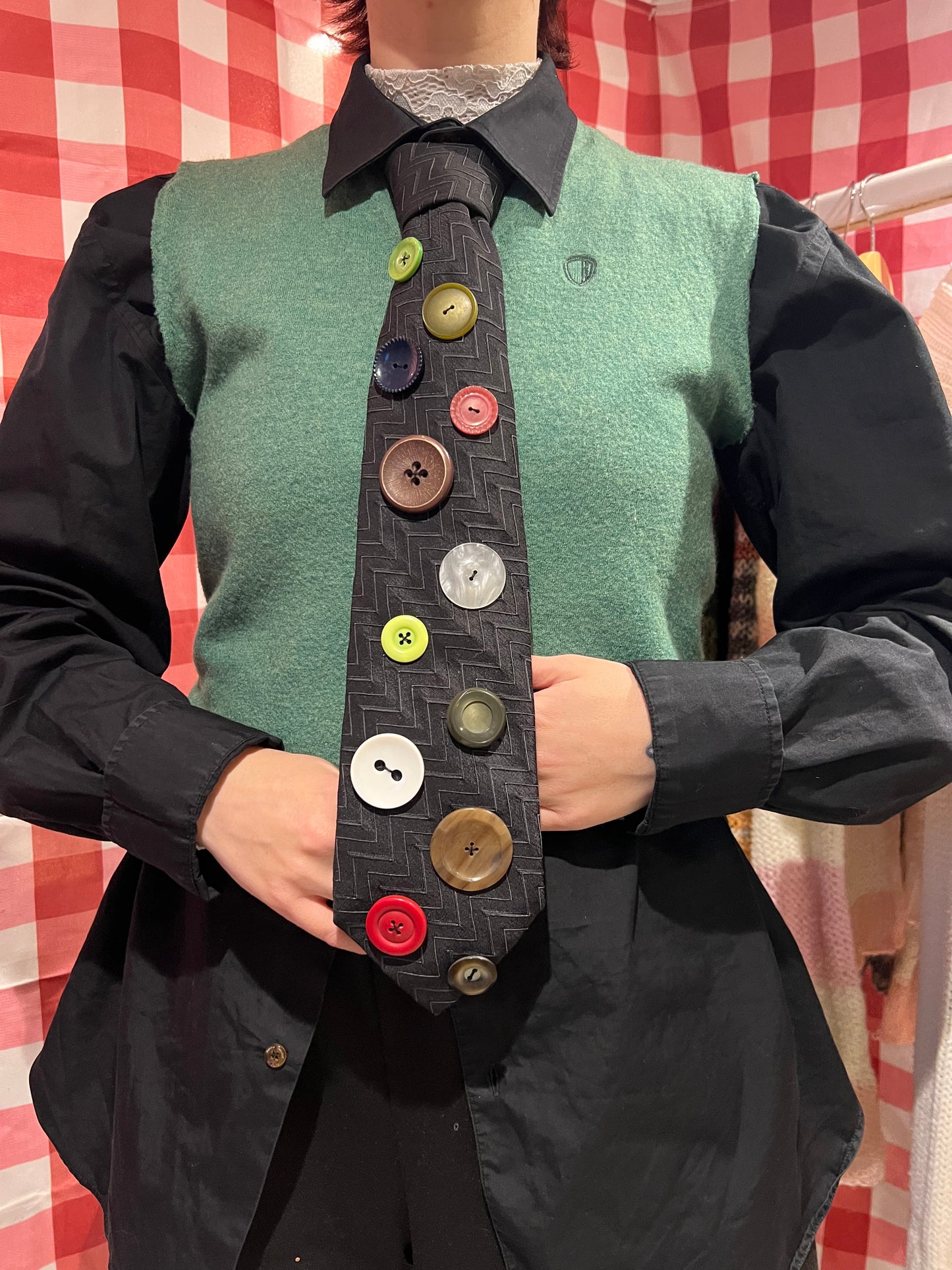 Button tie