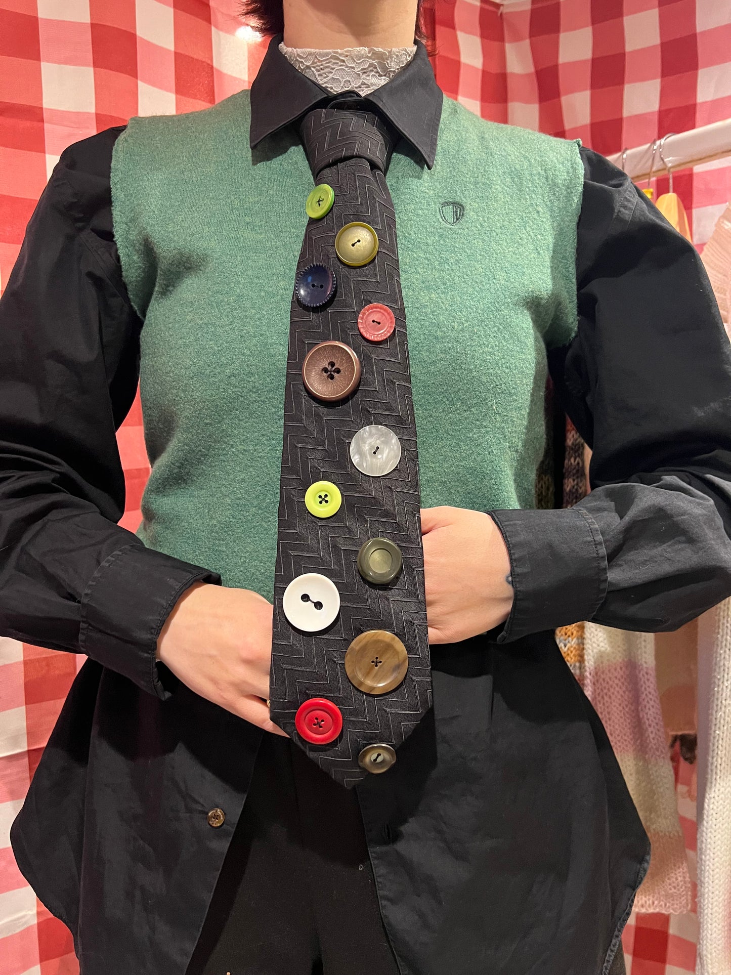 Button tie